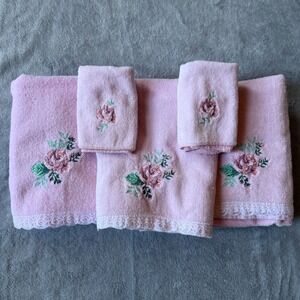 Vtg R.A. Briggs 3 Pink Floral Rose Embroidered Lace Trim Towels 2 Washcloths HTF